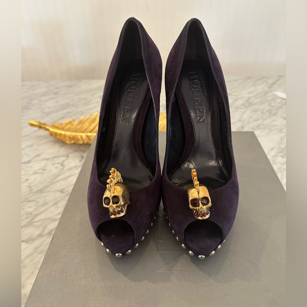 Alexander Mqueen violet heels